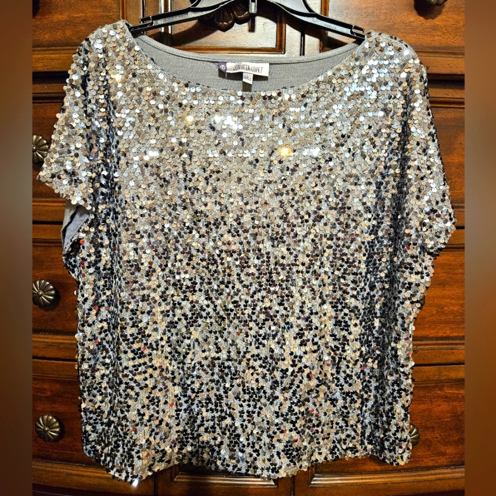 NWOT - FLUTTER SLEEVE SEQUIN TOP - GREY - JENNIFER LOPEZ - SZ. LG